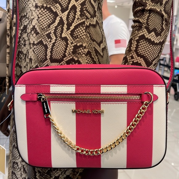 MICHAEL KORS
Jet Set Large EW Zip Chain XBody Saffiano Leather Crossbody Bag
NWT - Picture 16 of 16